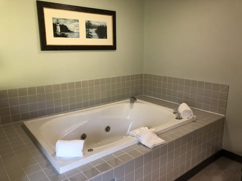 1 King Bed, Non-Smoking  | Jetted tub
