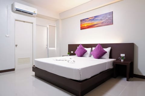 Standard Double Room | Desk, free WiFi
