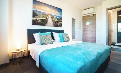 Deluxe Double Room, Hill View | Desk, laptop workspace, soundproofing, free WiFi
