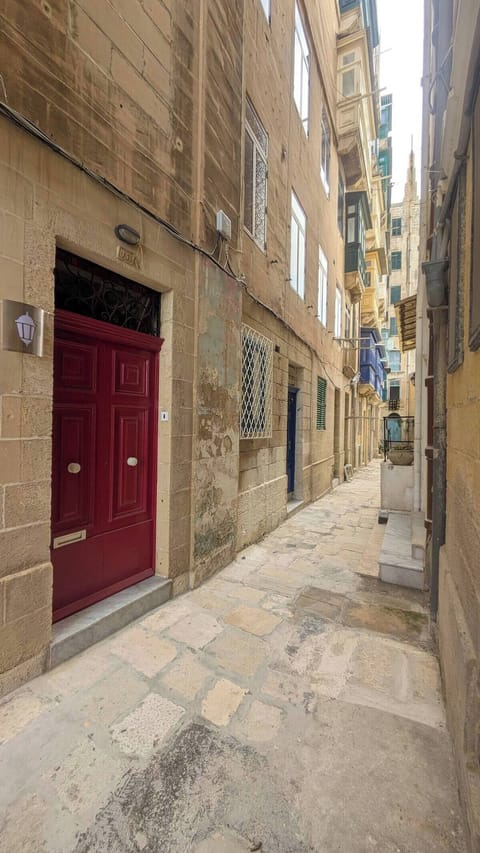 Apartment, 1 Bedroom, Smoking, City View | Property entrance