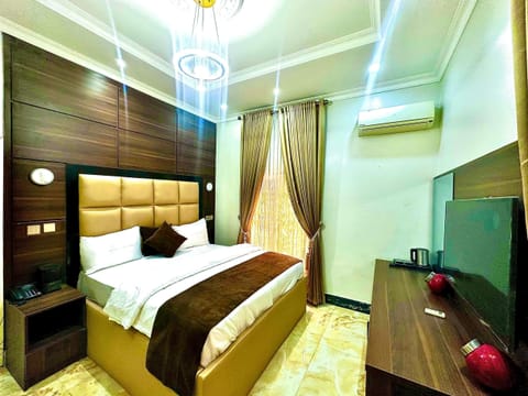 Studio Suite | Free WiFi