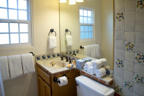 Deluxe Suite, 2 Bedrooms | Bathroom | Designer toiletries, hair dryer, bathrobes, towels