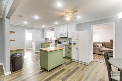 House (3 Bedrooms) | Interior