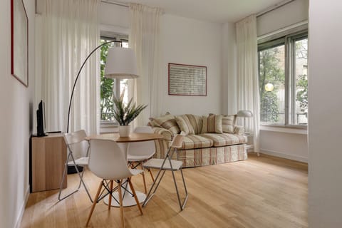 Studio | Living area | 43-inch flat-screen TV with digital channels