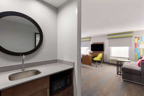 Studio, 2 Queen Beds, Non Smoking, Kitchen | Minibar