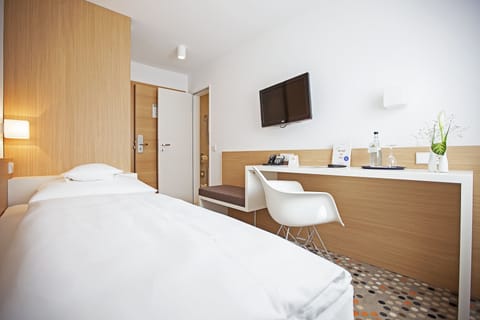 Premium bedding, down comforters, in-room safe, desk