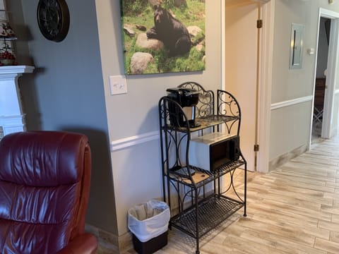 Condo, 1 Bedroom (109) | Microwave