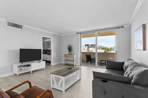 Apartment, Balcony | Living room | Flat-screen TV