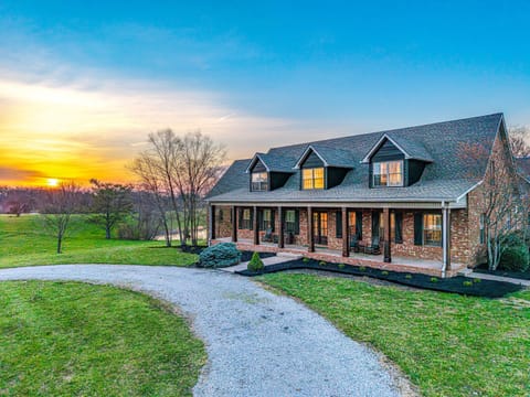 Golden hour at golden homesteads—this is southern charm wrapped in a sunset.