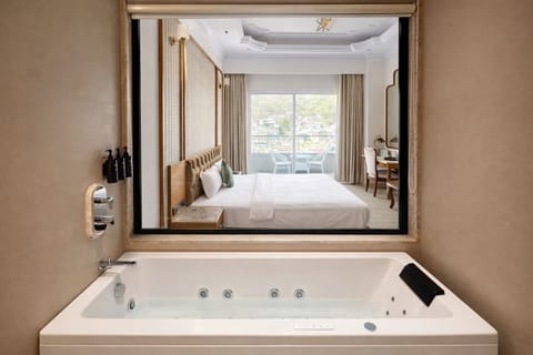 Luxury Room | Bathroom | Shower, towels, toilet paper