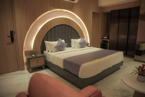 Deluxe Room | Premium bedding, desk, iron/ironing board, free WiFi