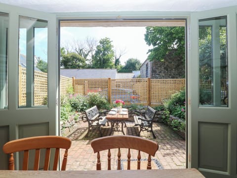 Cottage | Outdoor dining