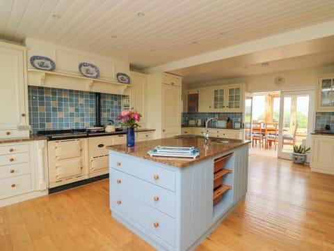 Fridge, dishwasher, cookware/dishes/utensils