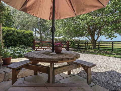Cottage | Outdoor dining