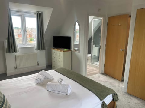 3 bedrooms, individually decorated, individually furnished, free WiFi