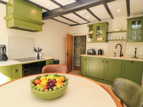 Cottage | Private kitchen | Cookware/dishes/utensils
