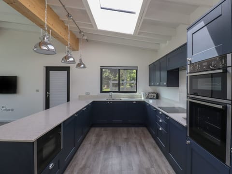 Dishwasher, cookware/dishes/utensils