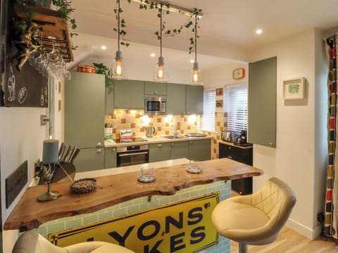 Fridge, dishwasher, electric kettle, toaster