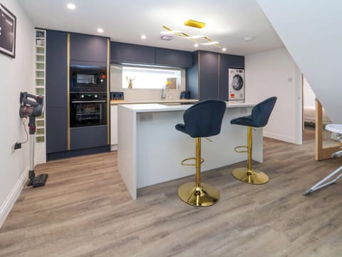 Fridge, dishwasher, electric kettle, toaster