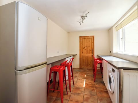 Fridge, dishwasher, cookware/dishes/utensils