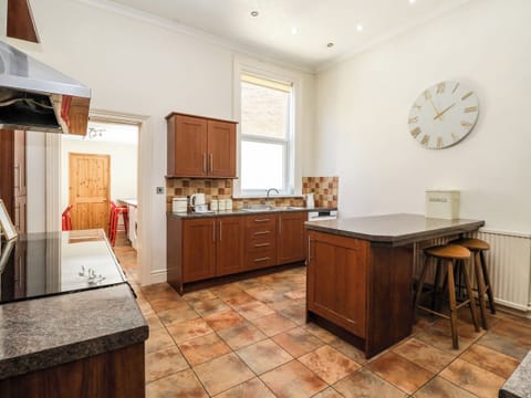 Fridge, dishwasher, cookware/dishes/utensils