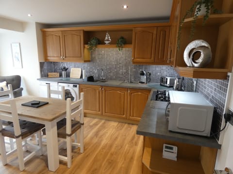 Dishwasher, electric kettle, cookware/dishes/utensils