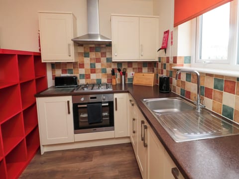 Fridge, dishwasher, cookware/dishes/utensils