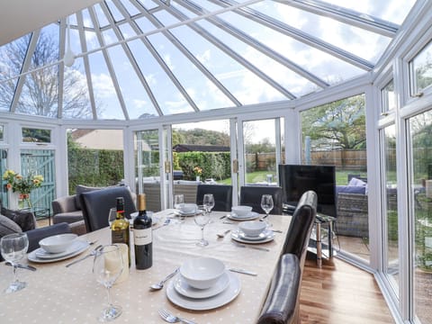 Cottage | Dining