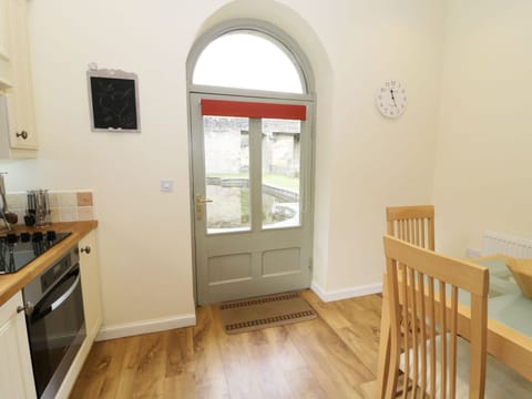 Dishwasher, cookware/dishes/utensils