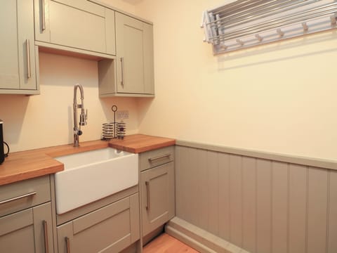 Fridge, dishwasher, cookware/dishes/utensils