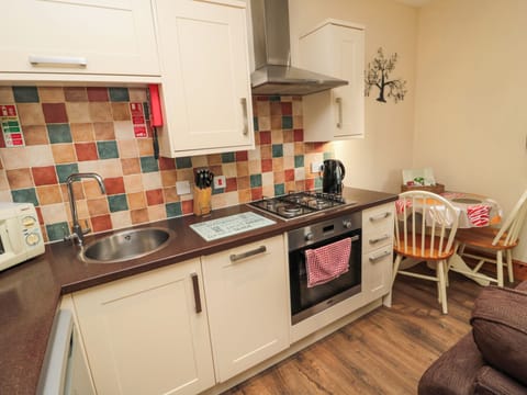 Fridge, dishwasher, cookware/dishes/utensils