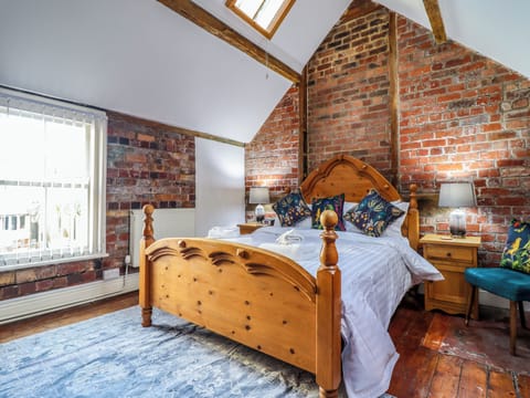 2 bedrooms, individually decorated, individually furnished, free WiFi