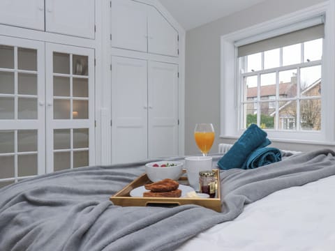 2 bedrooms, individually decorated, individually furnished, free WiFi