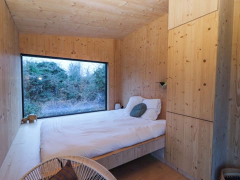 1 bedroom, individually decorated, individually furnished