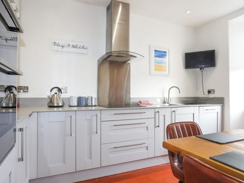 Fridge, dishwasher, electric kettle, toaster