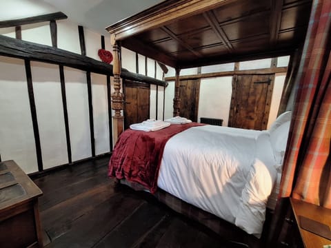 2 bedrooms, individually decorated, individually furnished, free WiFi