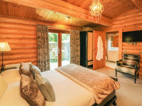 2 bedrooms, individually decorated, individually furnished, free WiFi