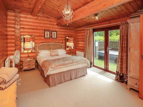 2 bedrooms, individually decorated, individually furnished, free WiFi