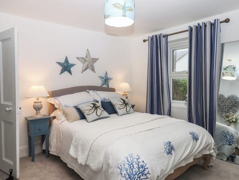 2 bedrooms, individually decorated, individually furnished, free WiFi