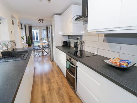 Fridge, electric kettle, toaster, cookware/dishes/utensils