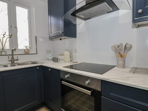 Fridge, dishwasher, toaster, cookware/dishes/utensils