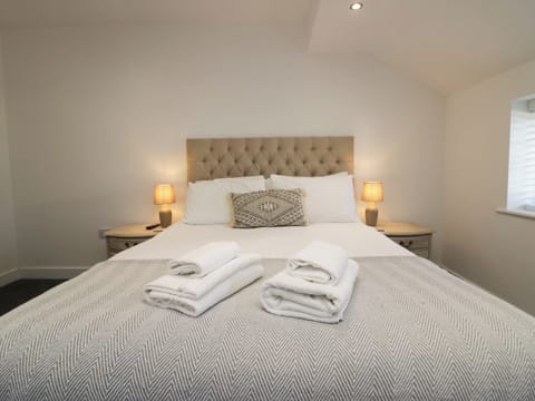 2 bedrooms, individually decorated, individually furnished, free WiFi