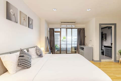 Family Apartment, 2 Bedrooms, Non Smoking, Balcony | 2 bedrooms, iron/ironing board, free WiFi