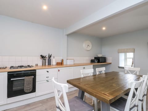 Fridge, dishwasher, electric kettle, cookware/dishes/utensils