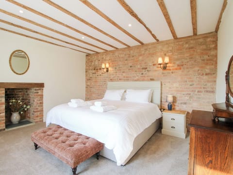 6 bedrooms, individually decorated, individually furnished, free WiFi