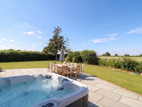 Cottage | Outdoor dining
