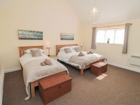 2 bedrooms, individually decorated, individually furnished, free WiFi