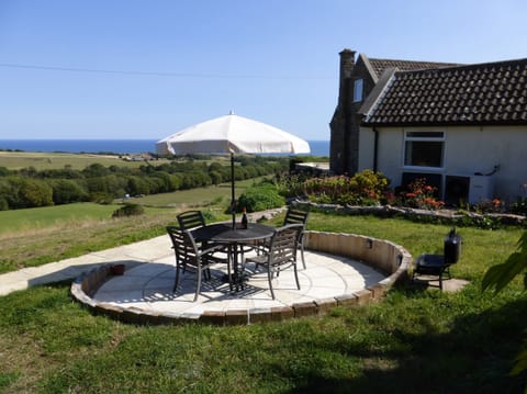 Cottage | Outdoor dining
