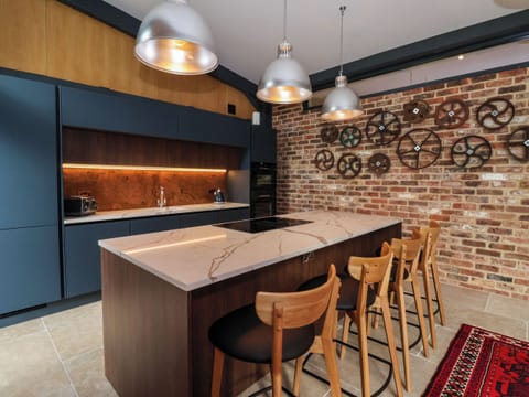 Fridge, dishwasher, electric kettle, toaster