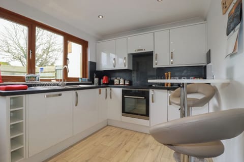 Fridge, dishwasher, electric kettle, cookware/dishes/utensils